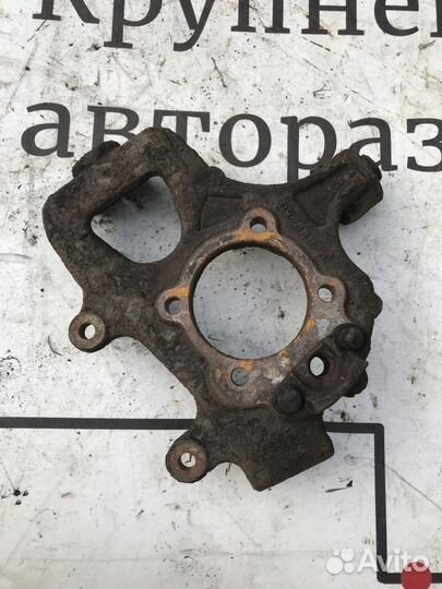 Кулак задний левый Nissan Pathfinder III (2004—201