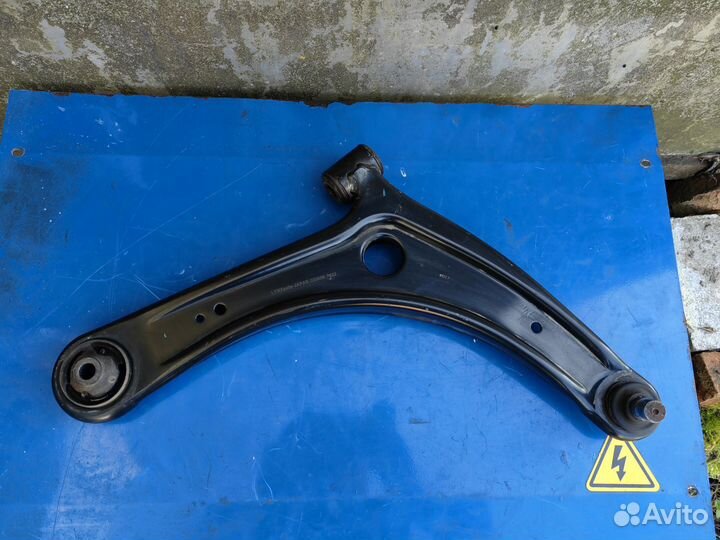 Рычаг передний правый Mitsubishi Lancer X