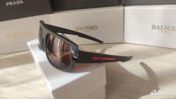 Солнцезащитные очки Prada