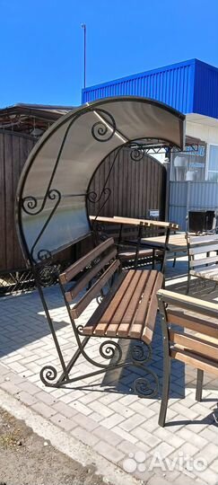 Лавочка с навесом