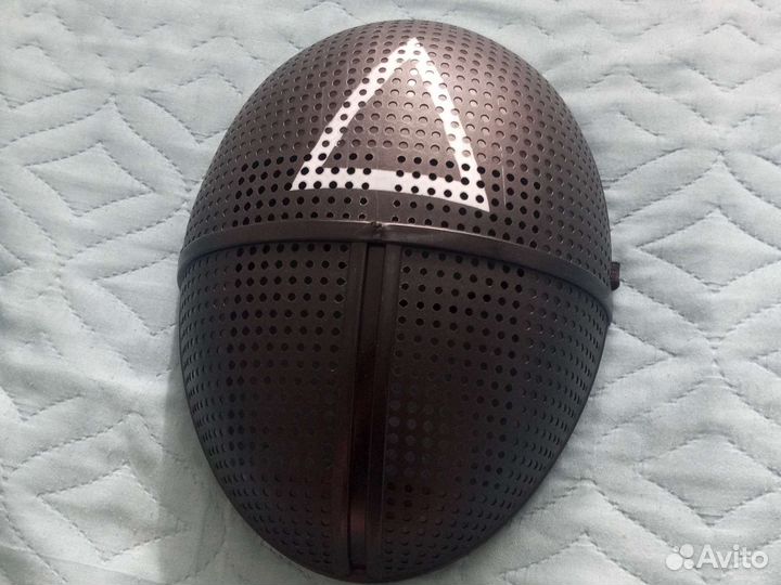 Маска из игры в кальмара