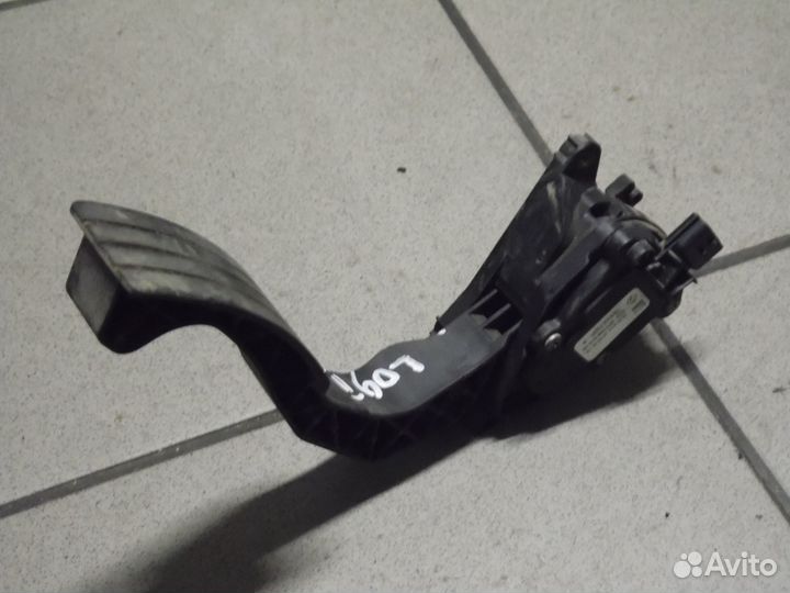 Педаль газа электронная Рено Логан Сандеро 2