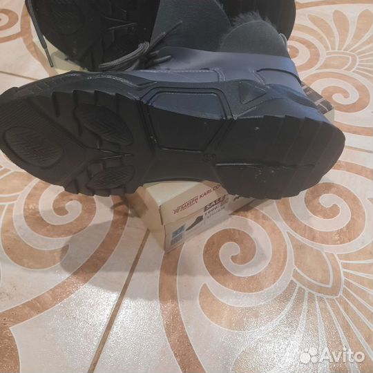 Ботинки зимние 40 размер новые