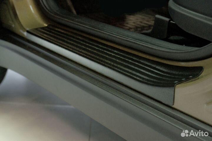 Накладки на пороги Kia Sportage 4 (15+) RA