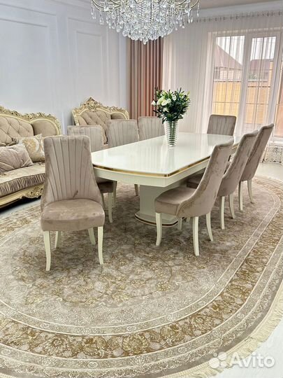 Стол обеденный