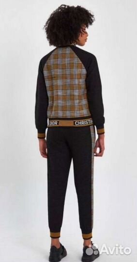 Брендовый спортивный костюм