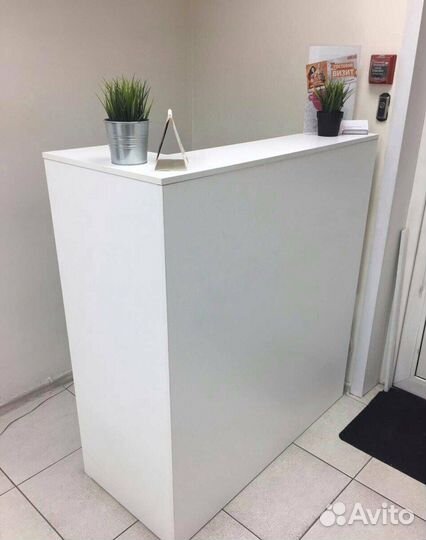 Стойка ресепшн белый
