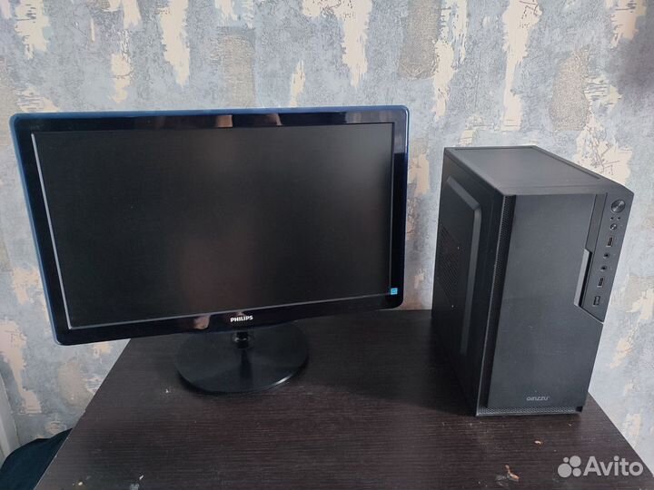 Компьютер с монитром