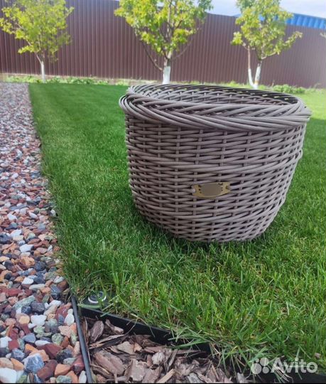 Кашпо из искусственного ротанга