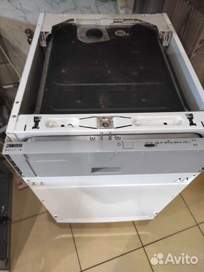 Узкая посудомоечная машина Занусси (встраиваемая)