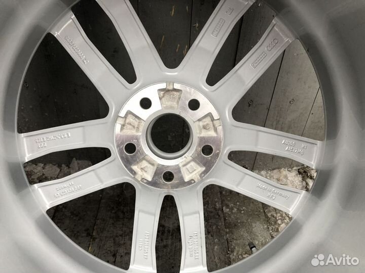 Оригинальные колеса на Audi RS6 C7 4G R21