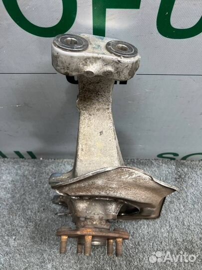 Кулак поворотный передний правый Lexus Ls460