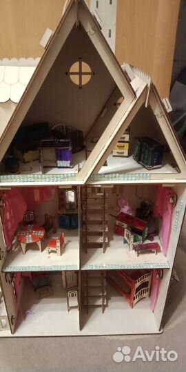 Кукольный домик с мебелью