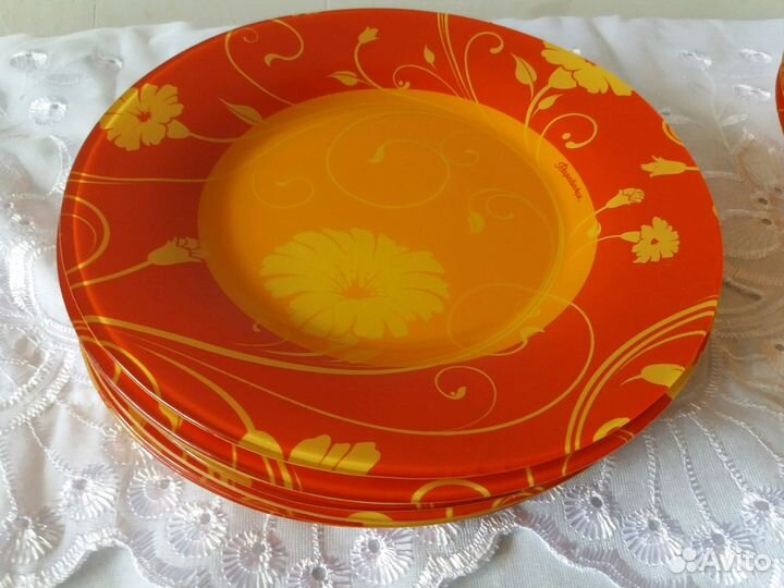 Тарелки новые. Красивые