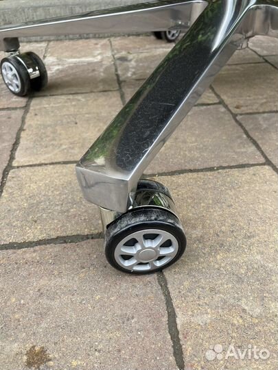 Офисное кресло