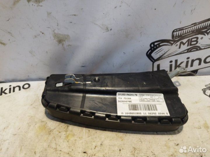 Подушка безопасности в сиденье передняя правая