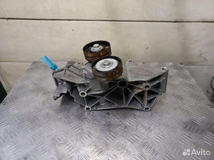 Кронштейн генератора Volkswagen Bora 1.6 16V BCB