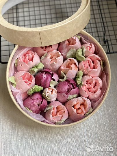 Зефирные тюльпаны в шляпной коробке