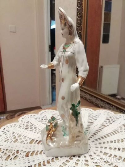 Статуэтка фарфор хозяйка медной горы