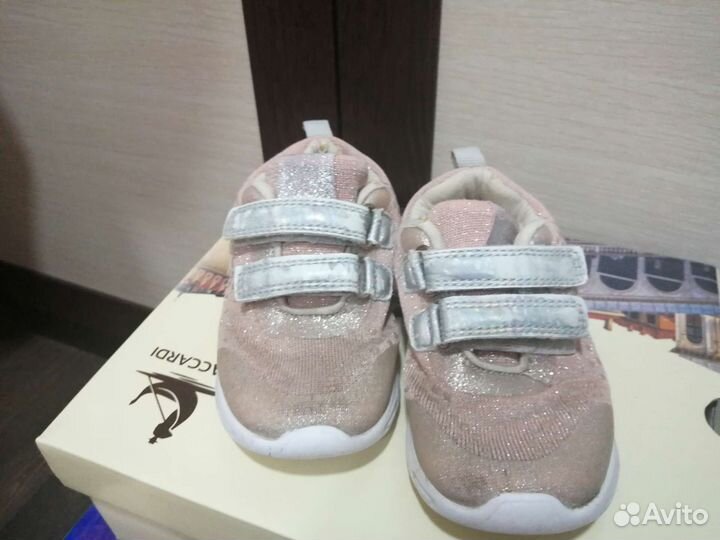 Кроссовки для девочки
