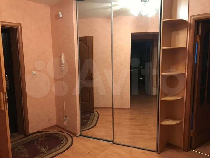 2-к. квартира, 72 м², 8/10 эт.