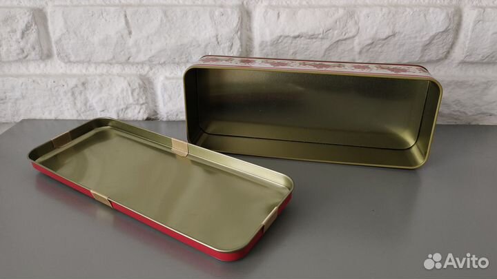 Металлическая коробочка