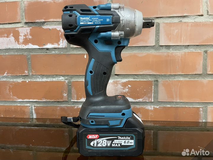 Гайковерт аккумуляторный Makita с набором