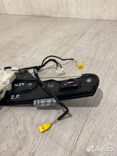 Стеклоподъемник задний правый Mercedes Benz E250