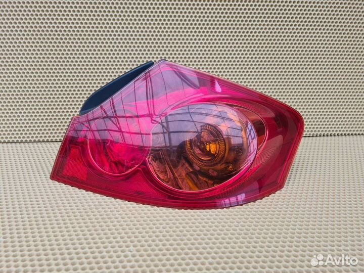 Фонарь в крыло задний правый Infiniti G V36
