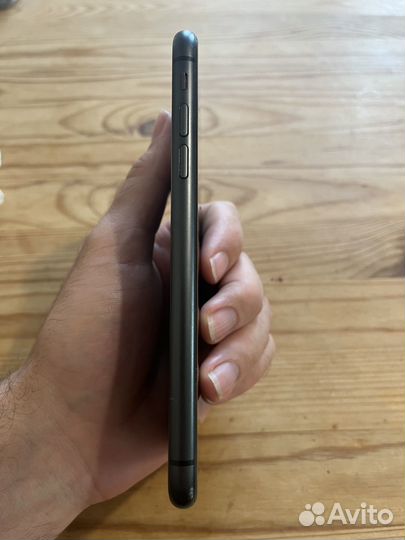 Телефон iPhone 11 64 GB