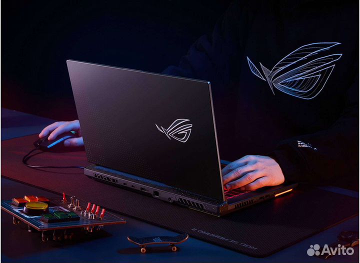 Asus Rog Strix G17 RTX 4070 / Ryzen 9 7845HX / 32G
