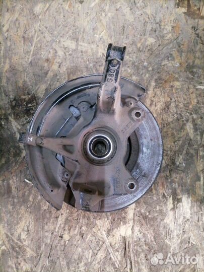 Кулак поворотный передний левый Renault Megane