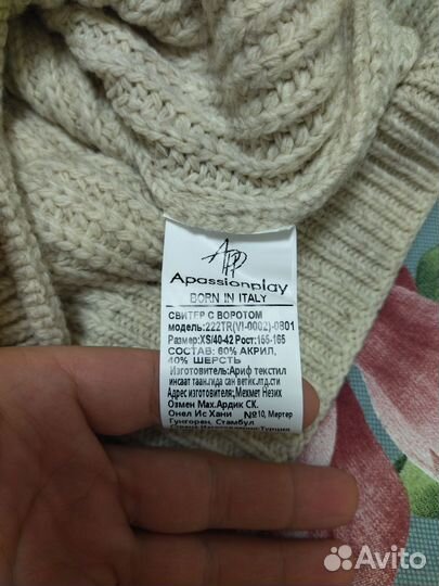 Свитер женский с воротом