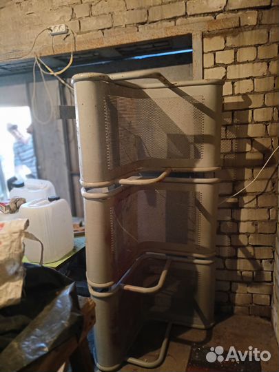 Сидушка трехместная, железная, удобная