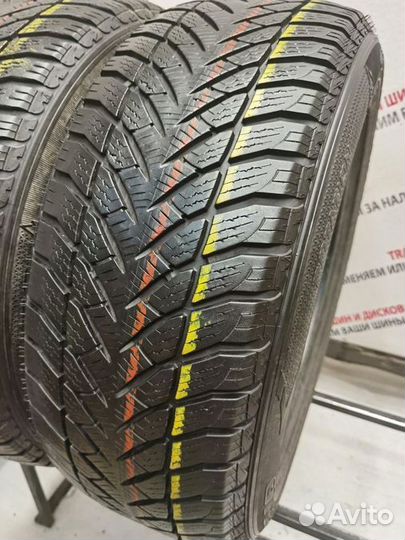 Goodyear UltraGrip 235/55 R17 103V