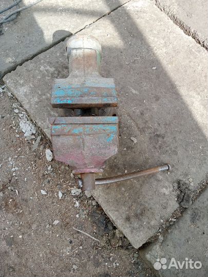 Тиски слесарные