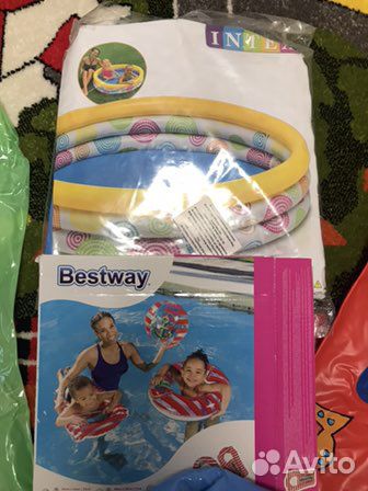 Матрасы, круги для купания