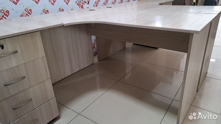 Стол с тумбой 18749