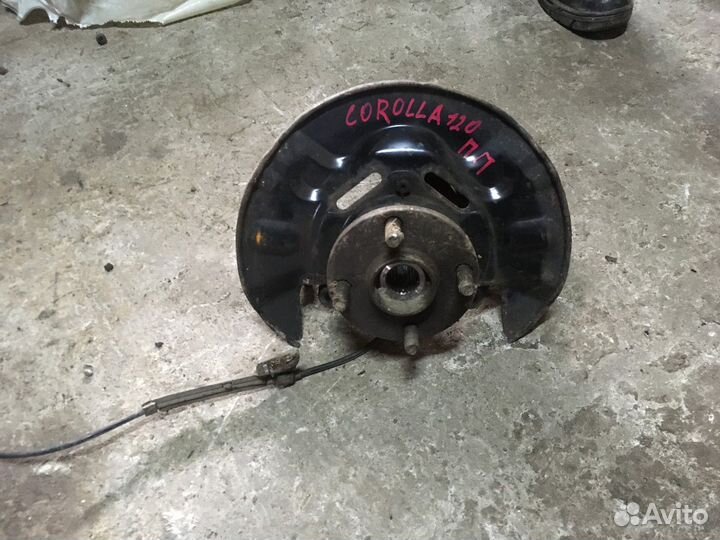 Кулак поворотный правый в (сборе со ступицей)