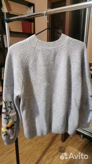 Джемпер женский вязаный с вышивкой