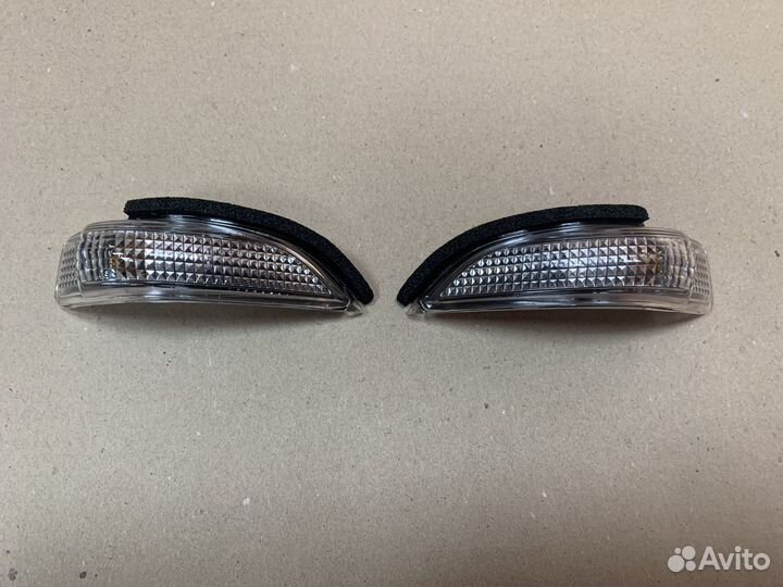 Повторитель поворота в зеркало Toyota Camry