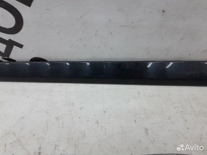Молдинг двери передний левый Toyota Camry 70