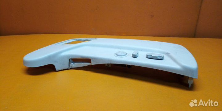 Накладка сиденья передняя левая Cadillac Escalade