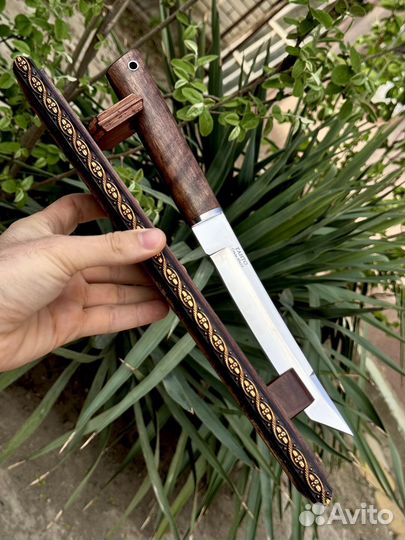 Нож Танто на подставке