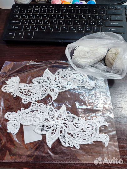 Ажуры, ленты, нашивки