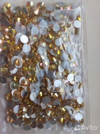 Стразы на одежду клеевые