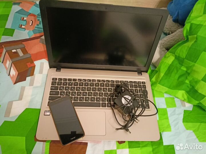 На запчасти ноутбук Асус x540y и тел Хонор 6а