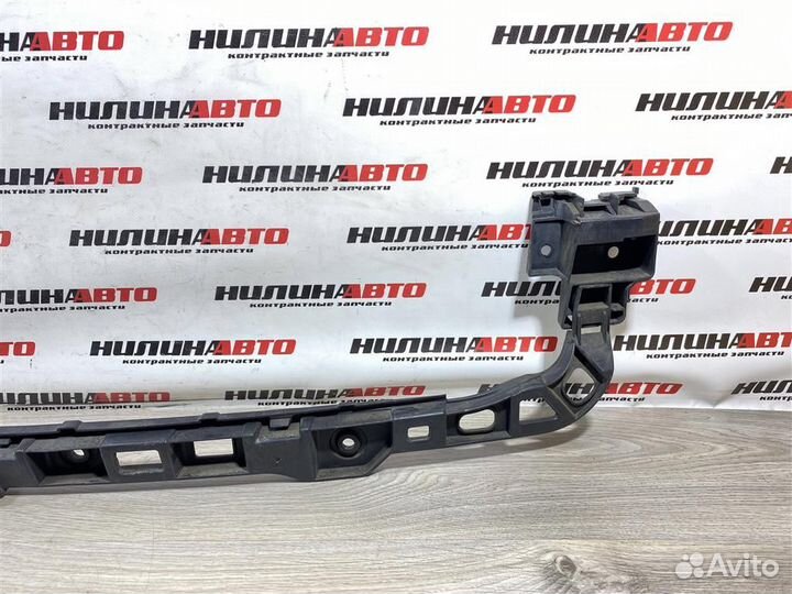 Кронштейн заднего бампера центральный VW Гольф 6