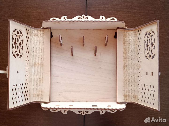 Ключница деревянная на 5 ключей