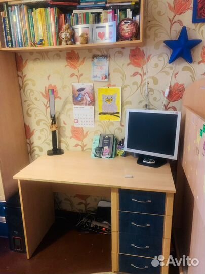 Детская кровать чердак со столом и шкафом